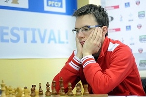 Favorites Suffer First Losses